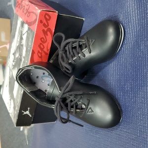 Capezio 442C in Black Youth size 10